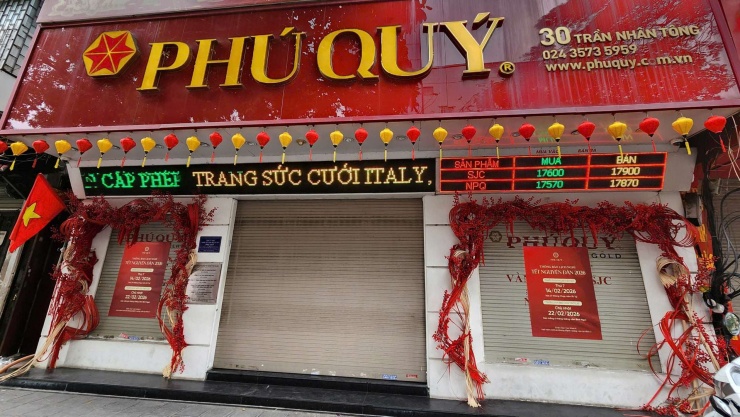 Cửa hàng Phú Quý đóng cửa nghỉ Tết từ 14/2 đến hết 22/2 sẽ mở cửa lại.&nbsp;Ảnh: Thái Nguyễn