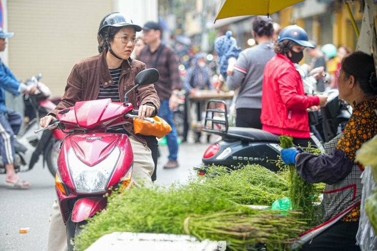 Người Hà Nội 'săn' mùi già về tắm gột rửa bụi trần, mong cầu may mắn - 10