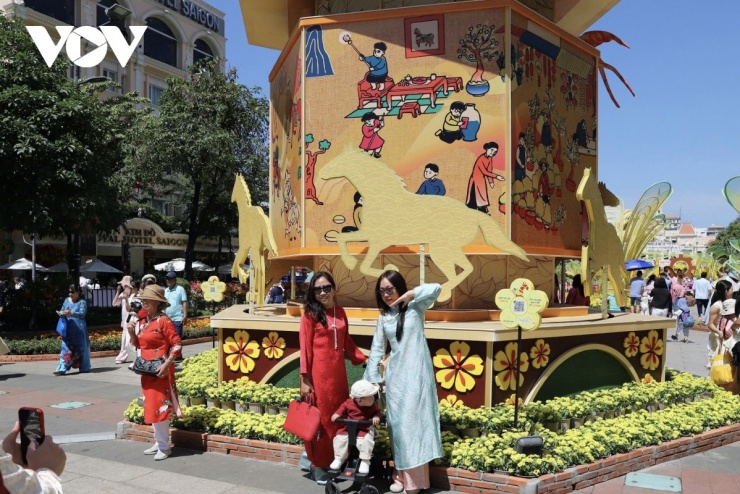  Đèn kéo quân tại khu vực "Rực rỡ miền ký ức" 