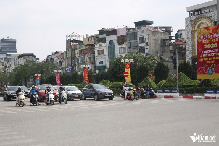 Hà Nội: Uống hai lon bia tất niên rồi lái xe máy ra đường, nam tài xế bị xử phạt - 8