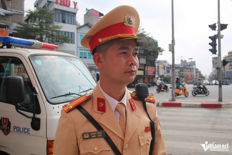 Hà Nội: Uống hai lon bia tất niên rồi lái xe máy ra đường, nam tài xế bị xử phạt - 7