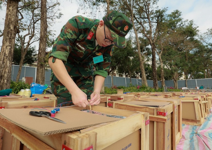 Trận địa pháo hoa bên Hồ Gươm sẵn sàng khai hỏa đón Giao thừa - 7