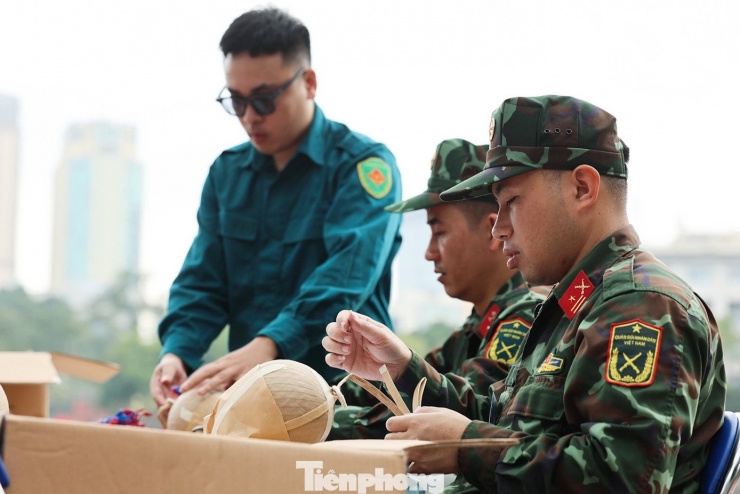 Trận địa pháo hoa bên Hồ Gươm sẵn sàng khai hỏa đón Giao thừa - 12