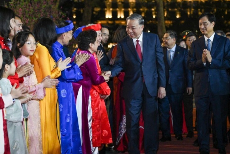 Tổng Bí thư chúc Tết, mừng tuổi người dân Thủ đô