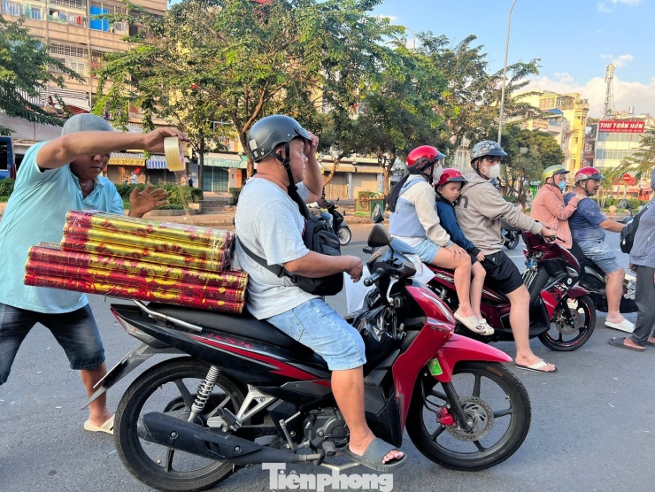 Nhiều người mua số lượng lớn để dùng trong những ngày Tết