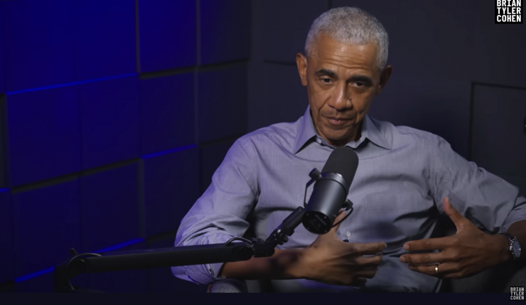 Cựu Tổng thống Mỹ Barack Obama trò chuyện với người dẫn chương trình podcast Mỹ Brian Tyler Cohen. Ảnh: YouTube