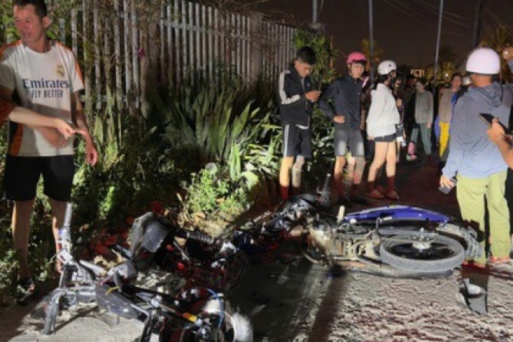 Xe máy tông xe điện trên đường liên thôn, 3 người thương vong