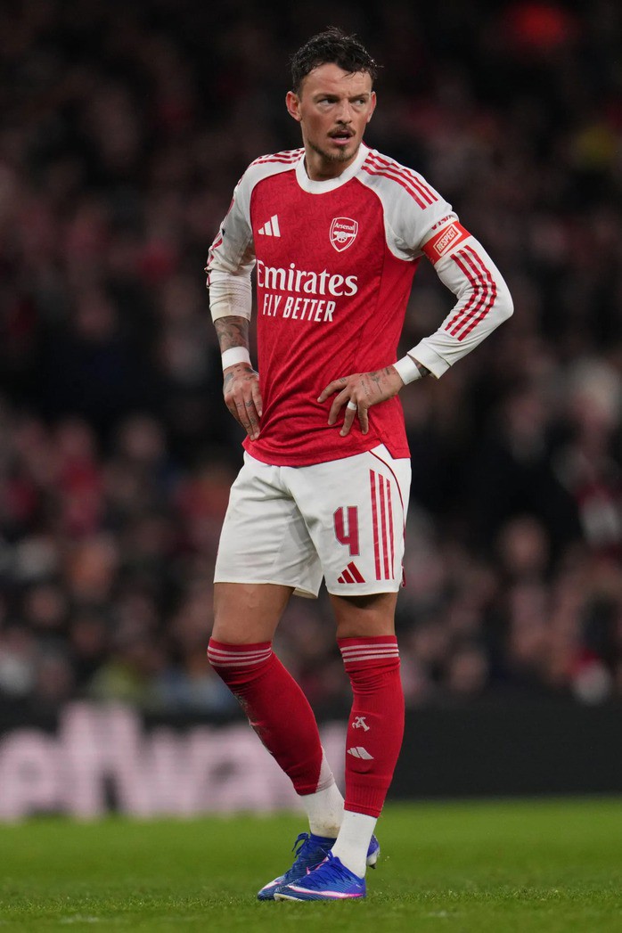 Hậu vệ Ben White phải rời sân trong hiệp hai trận Arsenal thắng Wigan 4-0 ở FA Cup hôm 16-2. Ảnh: Alamy