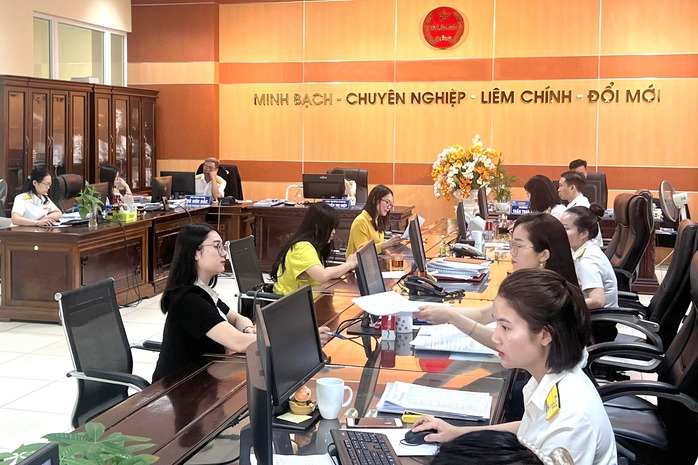 Ngành Thuế luân chuyển cán bộ tại hai lĩnh vực đất và vàng trước 28-2 (Ảnh minh hoạ)
