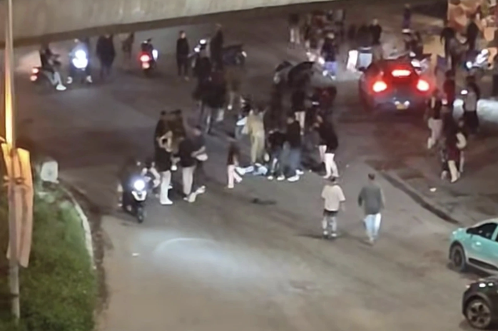 Thời điểm xảy ra xô xát. Ảnh cắt từ clip