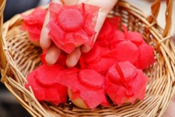 Đầu năm mới nhiều người chọn mua thứ này, giá chỉ vài nghìn đồng nhưng may mắn cả năm