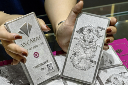 Giá bạc mỗi nơi một mức, vênh nhau 12 triệu đồng/kg