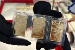 Thấy gì về giá vàng bạc thời gian qua?