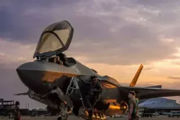 Bộ trưởng Hà Lan: Tiêm kích F-35 có thể bị bẻ khóa như iPhone