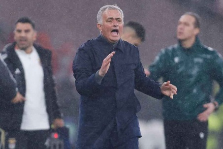 Tin mới nhất bóng đá sáng 17/2: Mourinho bác bỏ tin đồn trở lại Real Madrid