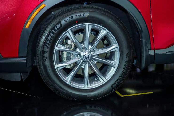 CR-V L và Hyundai Tucson: Tiện nghi nào chinh phục bà nội trợ? - 7