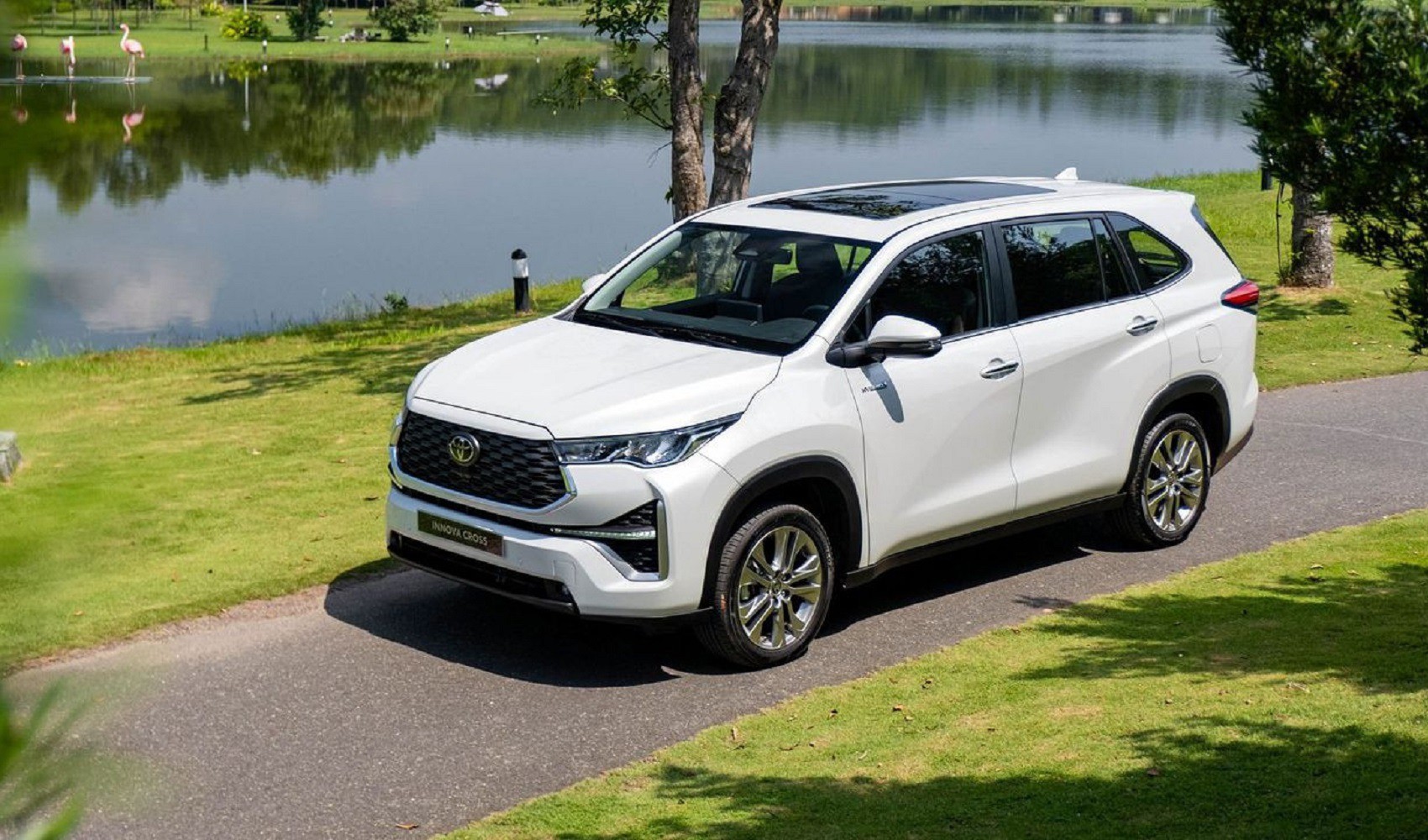 Toyota Innova Cross Hybrid: MPV 7 chỗ tiết kiệm, công nghệ hybrid tiên tiến - 1