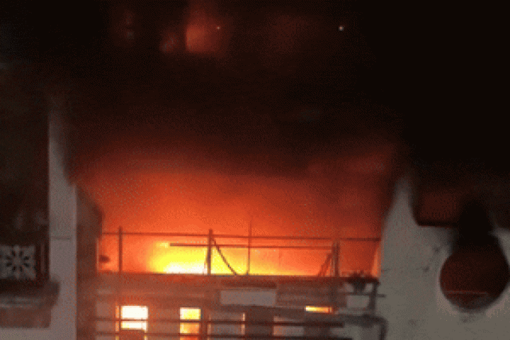 Nhà ba tầng ở TP HCM cháy ngùn ngụt đêm Giao thừa