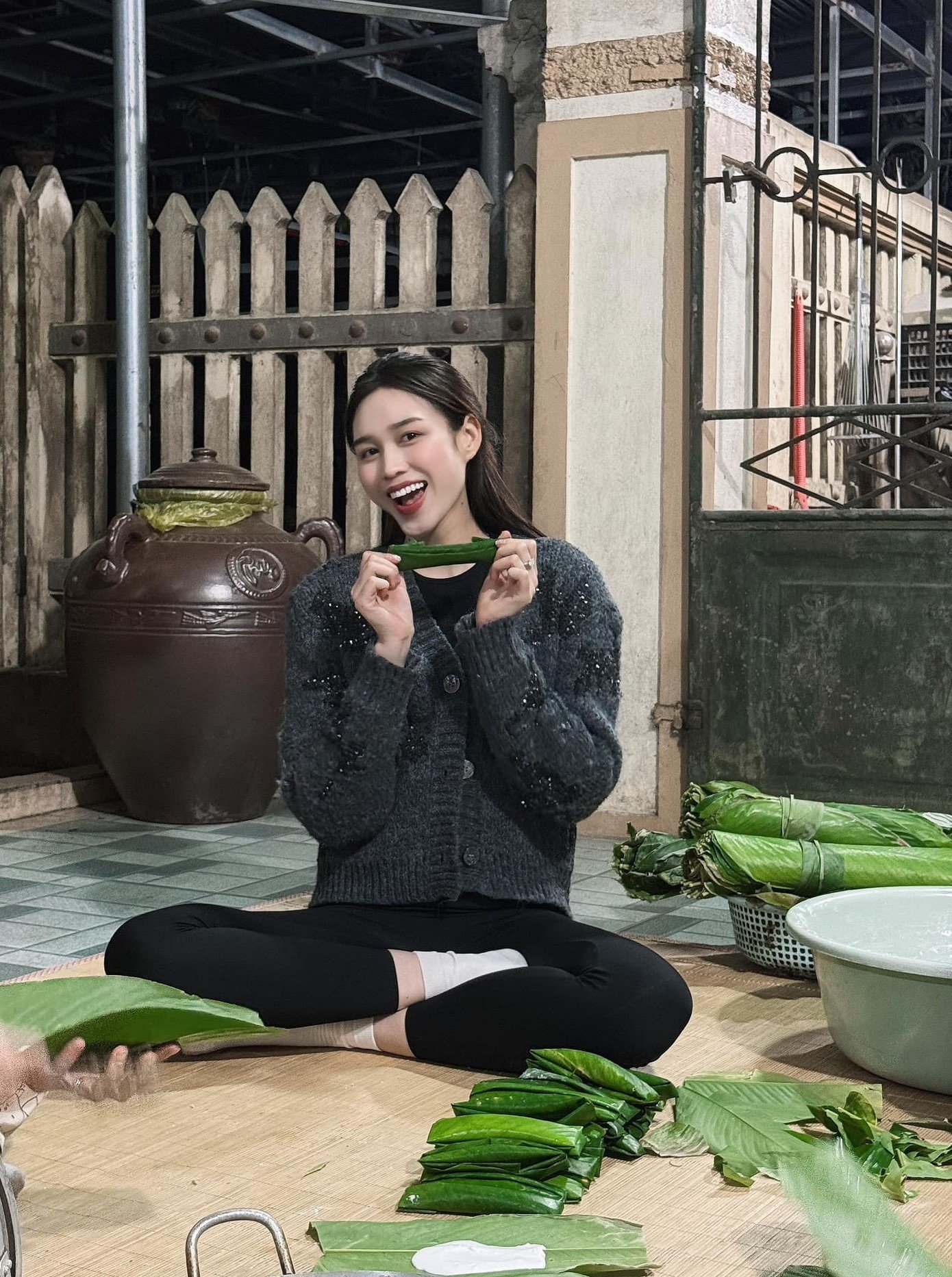 Các nàng hậu dọn nhà đón Tết: Đỗ Thị Hà, Ý Nhi, Khánh Vân ai cũng đảm đang - 6