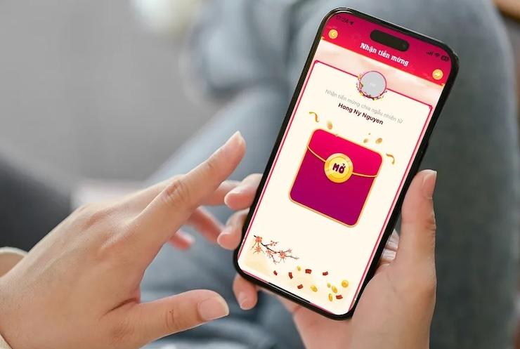 Nhiều ứng dụng ngân hàng bổ sung hiệu ứng, tính năng đậm chất xuân khi lì xì bằng chuyển khoản.
