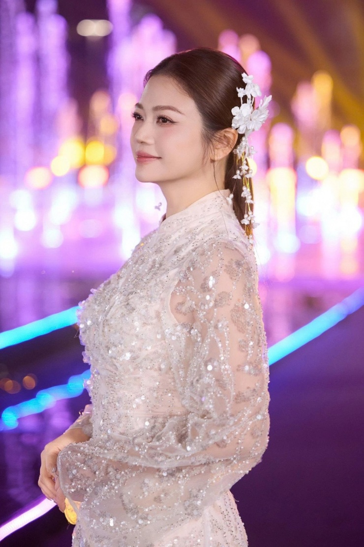 Không chỉ dừng lại ở nhan sắc, Kiều Anh còn khiến nhiều người ngưỡng mộ bởi vóc dáng cân đối, thon gọn và săn chắc.