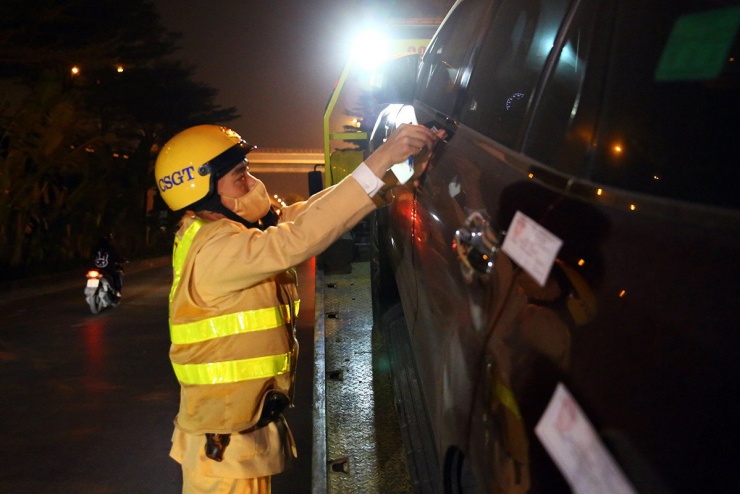 Tài xế cần lưu ý gì khi lái xe để tránh bị phạt 'giông' cả năm? Ảnh: CSGT