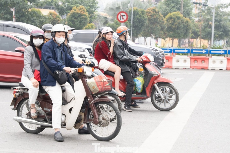 Hà Nội mùng 1 Tết: Khi 'điểm đen' ùn tắc hóa đường rộng thênh thang - 6