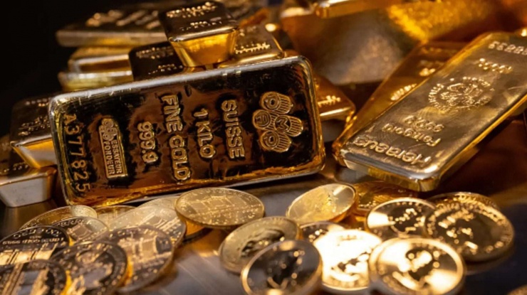 Giá vàng thế giới 17/2 tiếp tục giảm mạnh dưới mức 4.900 USD/ounce.