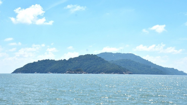 Vẻ đẹp hoang sơ, kiêu hãnh của Hòn Khoai - 1