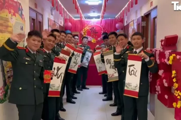 Những khoảnh khắc chào đón năm mới đậm chất lính tại các đơn vị Quân đội