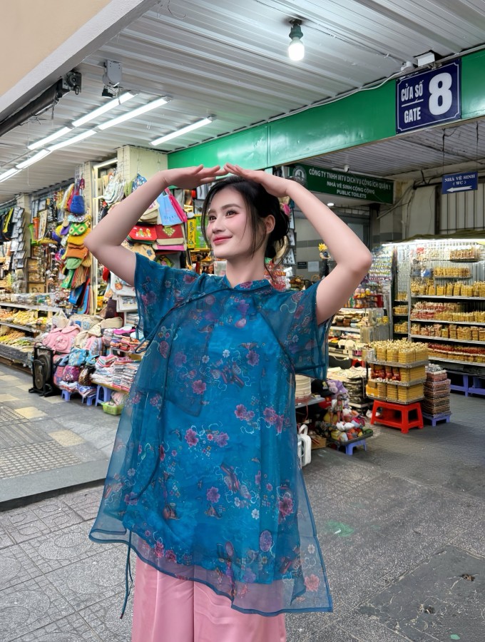 Hoa hậu hạnh phúc khi thấy người thân khỏe mạnh. Ảnh: NVCC