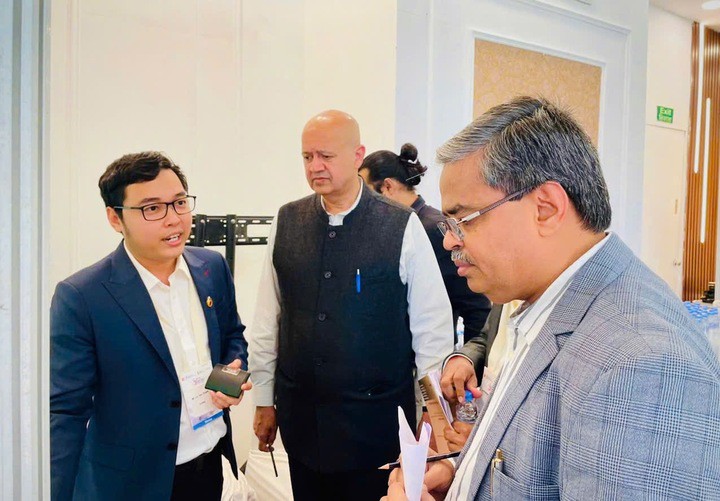 Yên Thanh giới thiệu về ứng dụng công nghệ đến các chuyên gia quốc tế, tại sự kiện Startup Festival diễn ra tại Ấn Độ, hồi tháng 12/2024.