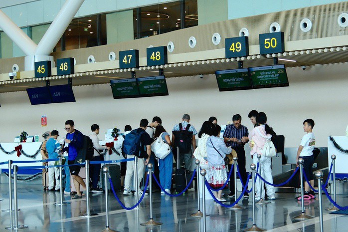 Đường bay từ TPHCM đi Hà Nội ngày mùng 1 Tết đang được các hãng mở bán với giá thấp hơn nhiều so với những ngày trước đó