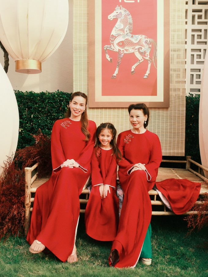 Trong vườn nhà, ca sĩ dựng nhiều tiểu cảnh để làm góc check-in cho gia đình và khách đến thăm nhà.