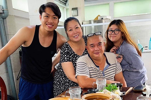 Hiện tại, khi ở tuổi U60, NSND Hồng Vân đang có cuộc sống bình yên. Ngoài ra, sự nghiệp của chị cũng thăng hoa nhờ sự yêu mến của khán giả.