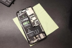 iPhone được “độ” pin 12.000 mAh, dùng vài ngày chưa cần sạc