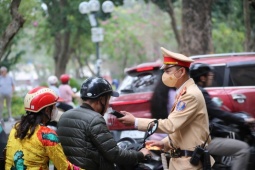 Hơn 800 tài xế bị phạt nồng độ cồn chỉ trong buổi trưa ngày mùng 1 Tết