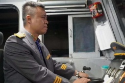 Clip: Chuyện đặc biệt trên chuyến tàu có tên Hạnh Phúc SE3 đi từ năm cũ Ất Tỵ sang năm mới Bính Ngọ