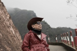 Cụ ông U90 bốn năm liền phượt xuyên Việt cùng con cháu