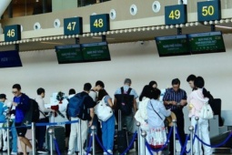 Mùng 1 Tết, giá vé máy bay từ TPHCM đi Hà Nội thấp bất ngờ