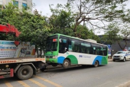 Uống bia khai xuân, tài xế xe buýt ở Hà Nội bị xử phạt vi phạm nồng độ cồn