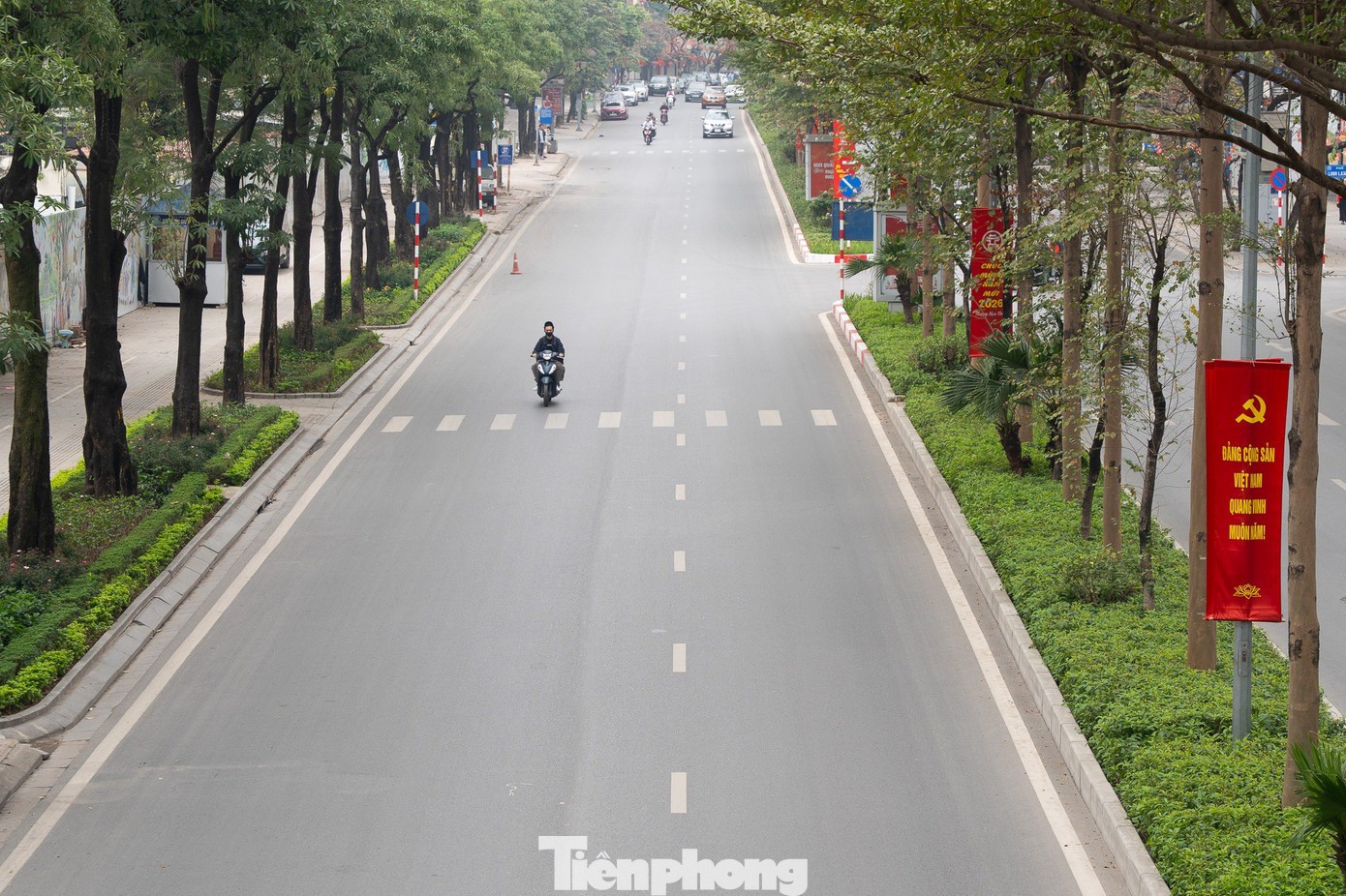 Hà Nội mùng 1 Tết: Khi 'điểm đen' ùn tắc hóa đường rộng thênh thang - 9