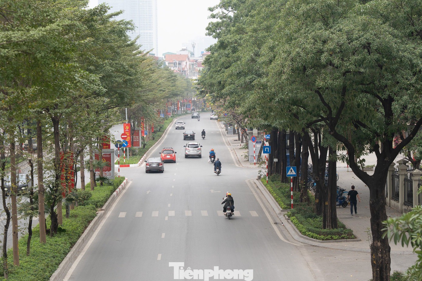 Hà Nội mùng 1 Tết: Khi 'điểm đen' ùn tắc hóa đường rộng thênh thang - 10