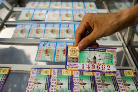 Tranh chấp tờ vé số ông chủ tặng dịp Tết bất ngờ trúng giải đặc biệt