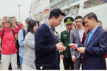 Quảng Ninh đón 2.300 khách du lịch quốc tế "xông đất" đầu năm