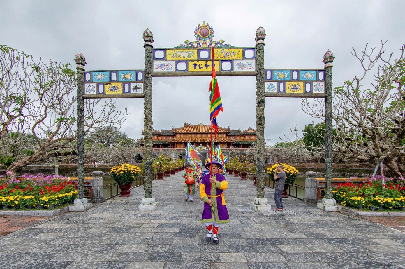 Du khách ùn ùn ‘xông đất’ Đại nội Huế - 5