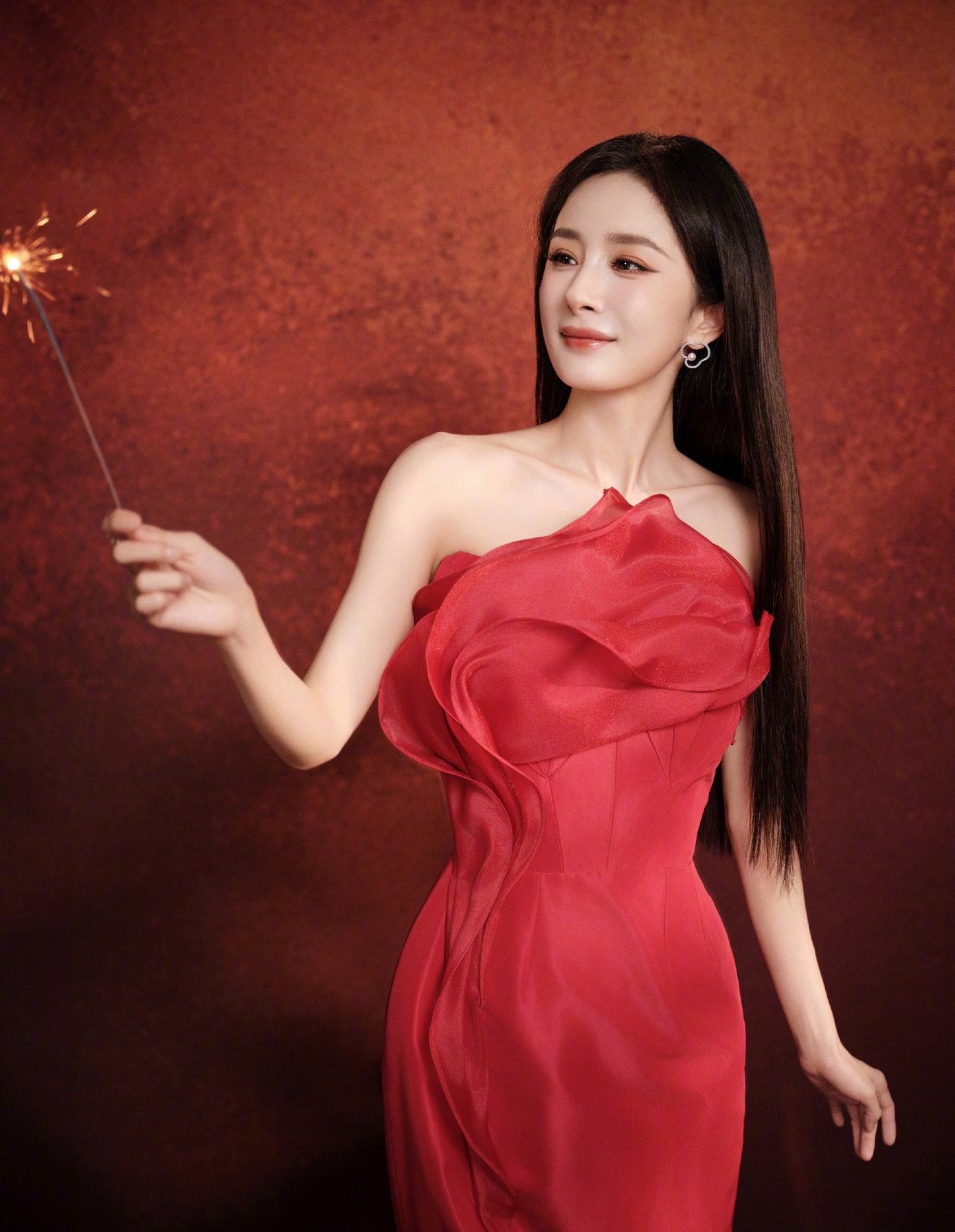 Sao nữ Hoa ngữ tung ảnh đón Tết: Tống Tổ Nhi hay Dương Mịch lộng lẫy hơn? - 4