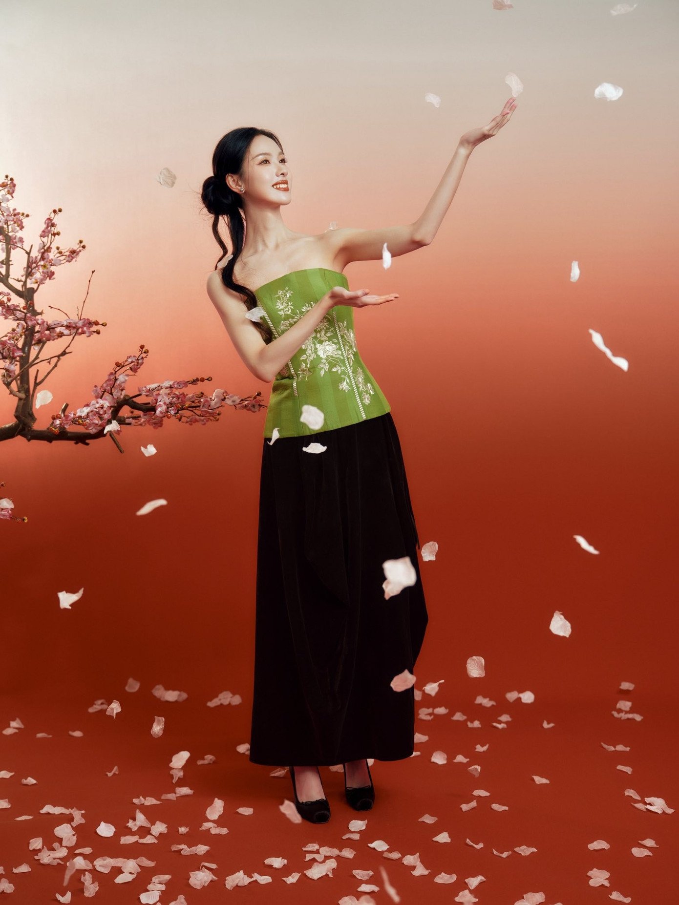 Sao nữ Hoa ngữ tung ảnh đón Tết: Tống Tổ Nhi hay Dương Mịch lộng lẫy hơn? - 5