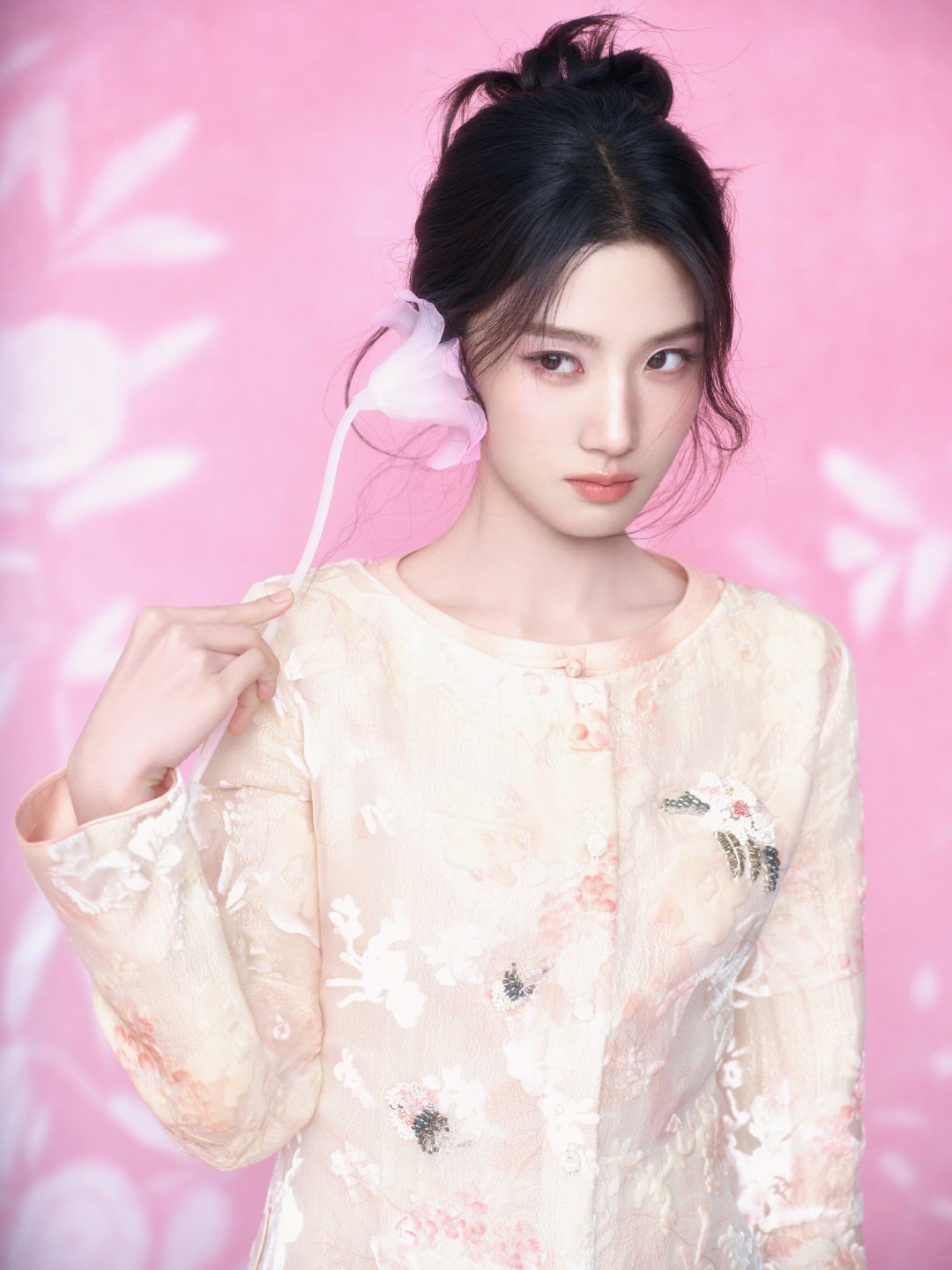 Sao nữ Hoa ngữ tung ảnh đón Tết: Tống Tổ Nhi hay Dương Mịch lộng lẫy hơn? - 7