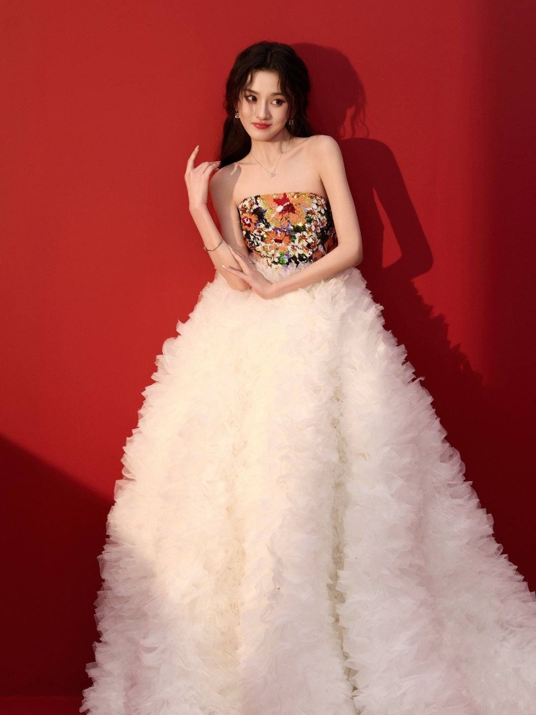 Sao nữ Hoa ngữ tung ảnh đón Tết: Tống Tổ Nhi hay Dương Mịch lộng lẫy hơn? - 14